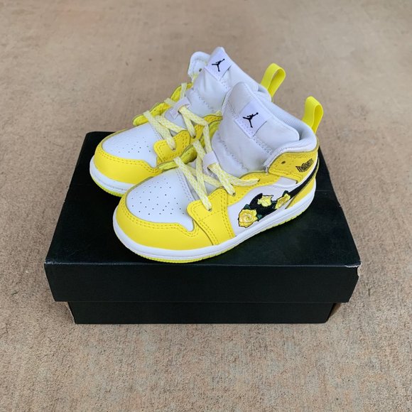 retro 1 yellow flower